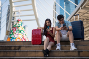 A tourist couple stuck on the street as their Airbnb suddenly cancelled