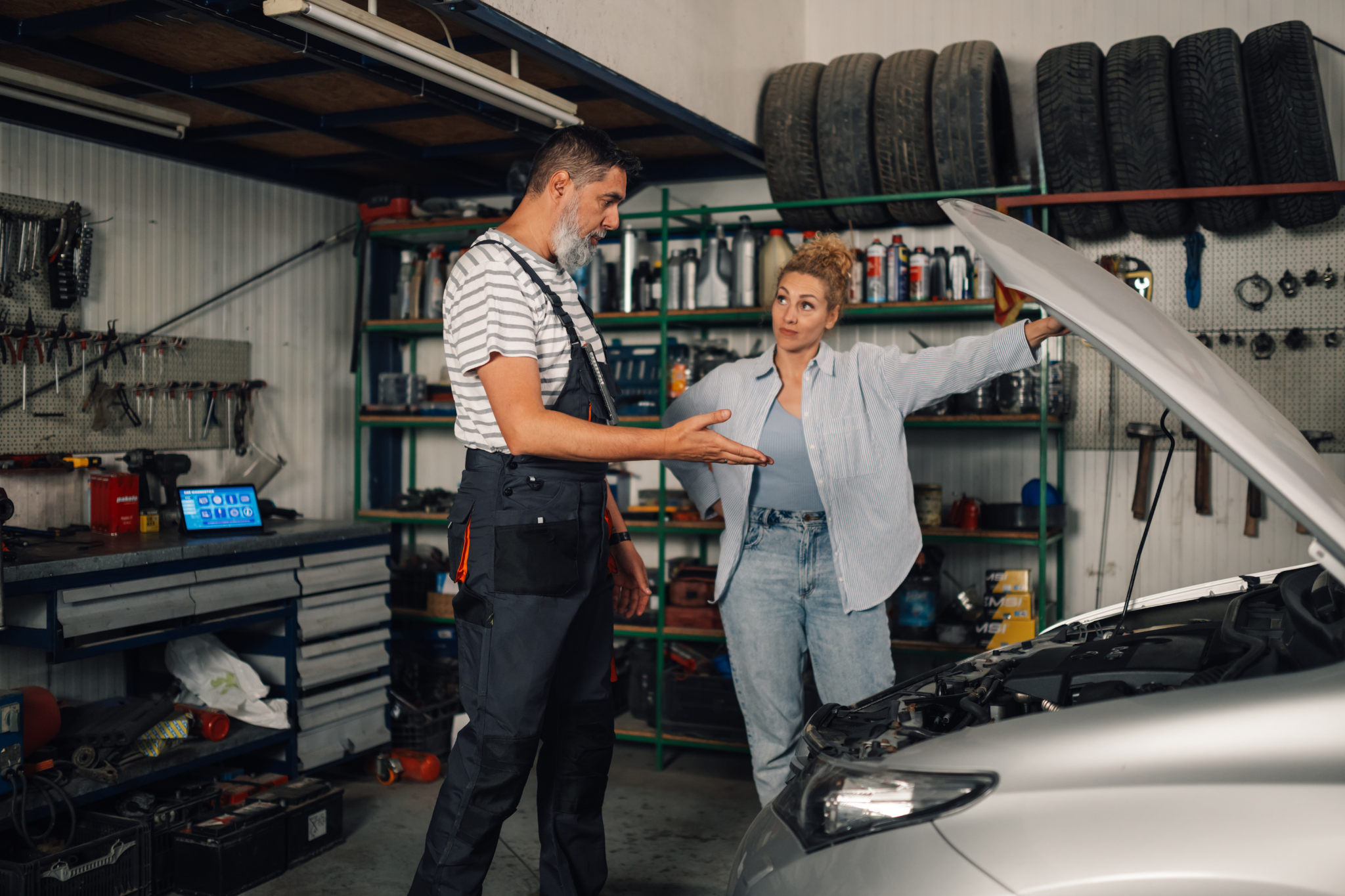 A woman confronting the mechanic about issues of car servicing